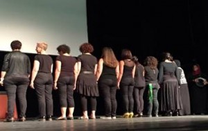 בעקבות הזרות